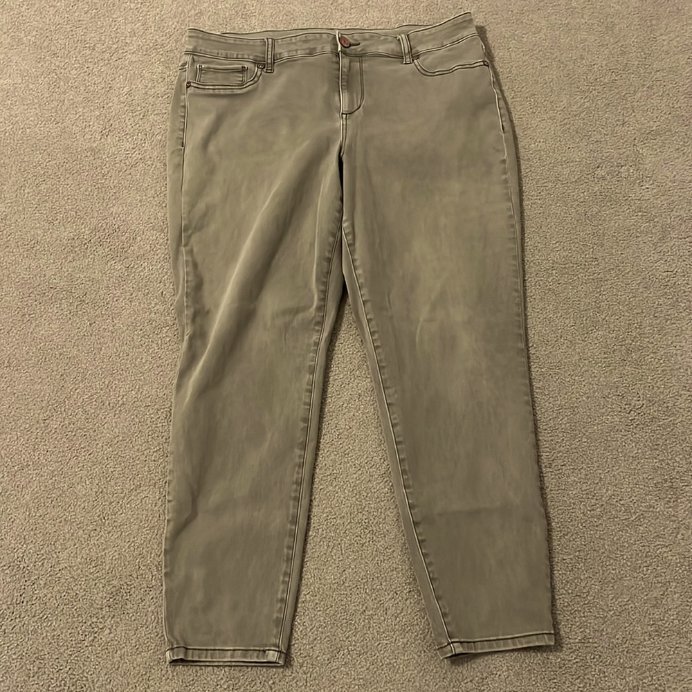 Maurice’s olive XL short jeggings